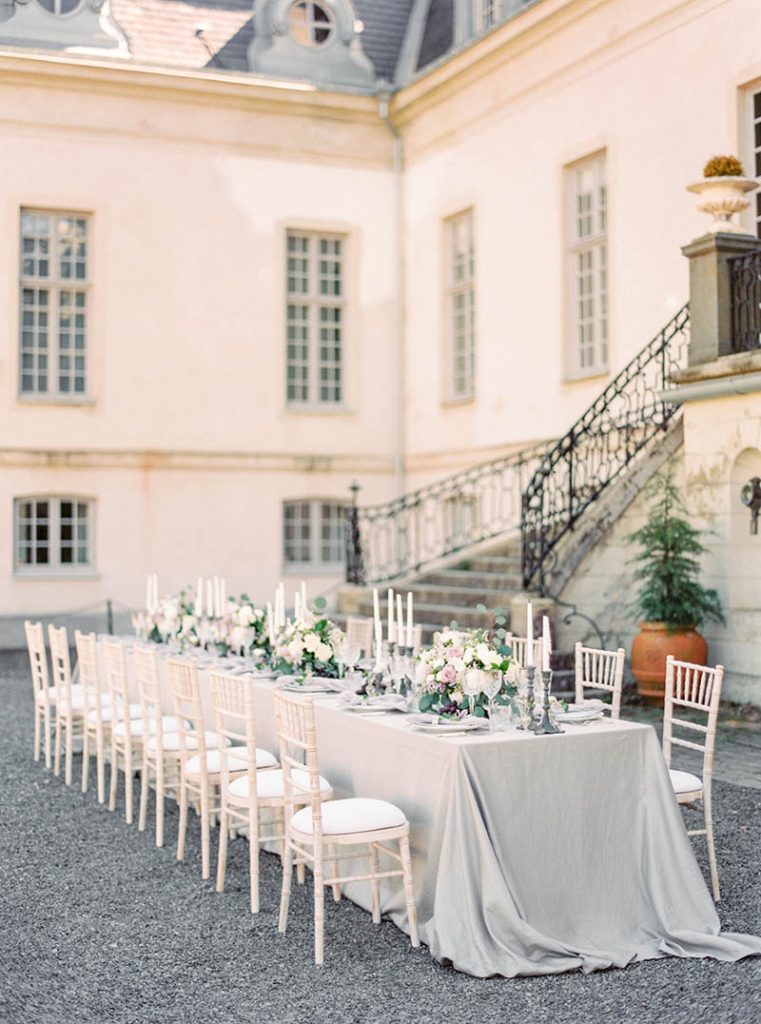 outdoor wedding dinner