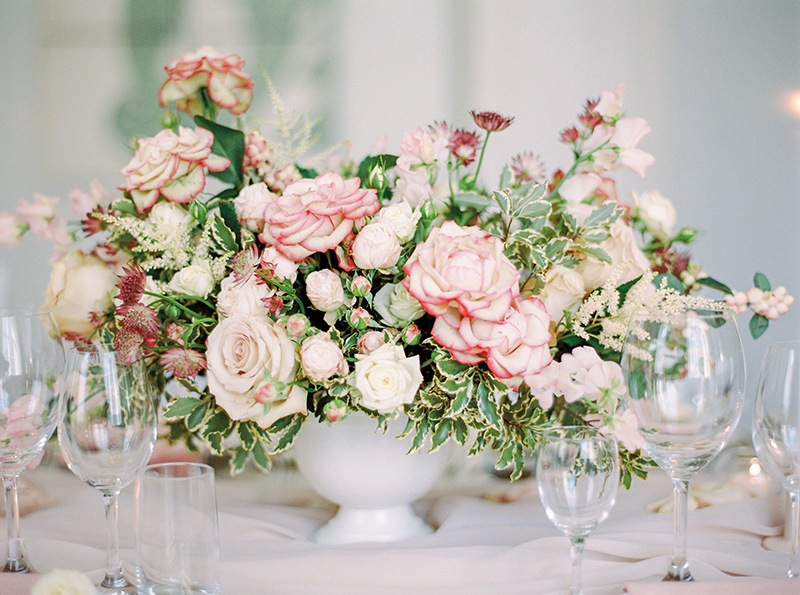 Wedding centrepiece with pink roses wedding floral designer stockholm